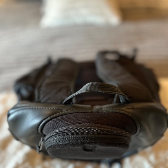 Oakley Backpack - Picture 9 of 9